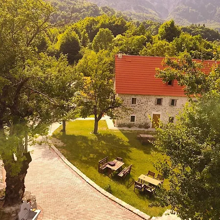 Dritan Tethorja Maison d'hôtes 4*