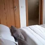 بيت ضيافة Dritan Tethorja