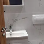 Dritan Tethorja بيت ضيافة